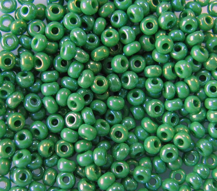 Бисер Preciosa 54250 радужный зеленый непрозрачный 